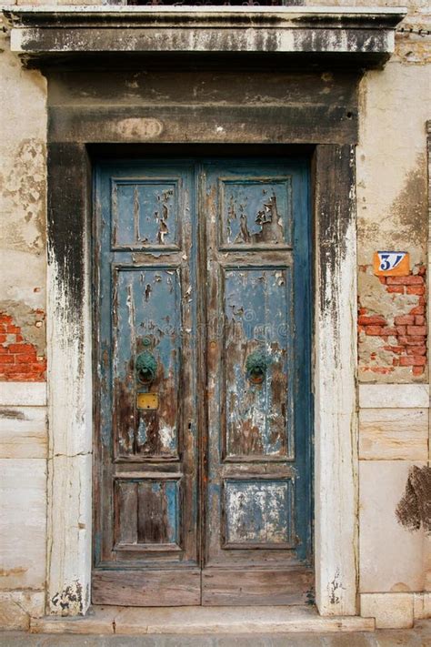 Porta Azul De Madeira Velha Ornamento Foto De Stock Imagem De