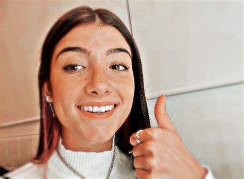 Charli Damelio 🗒 Charli D Amelio Aesthetic Pictures Drop Earrings