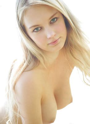 Whiteny Nude Outdoors By Watch Beauty Erotic Beauties