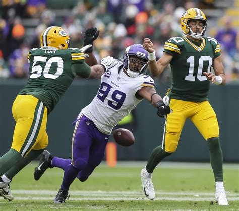 Vikings Beat Packers Lose Kirk Cousins To Injury Reuters