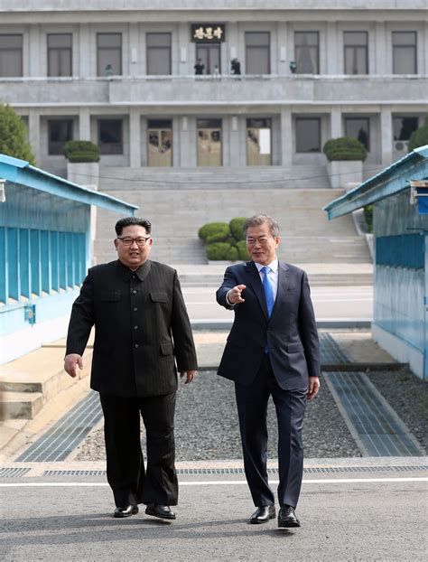 Photos Kim Jong Un Moon Jae In Meet At 2018 Inter Korean Summit The