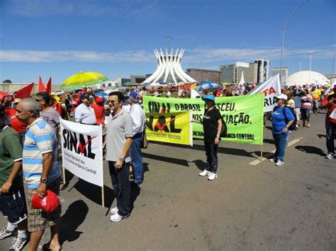 Mais De Mil Participam De Marcha De Servidores Em Bras Lia Sinal