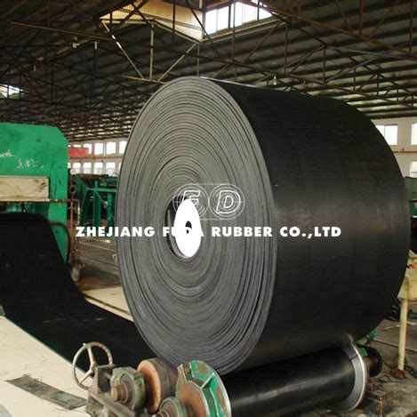 Black Steel Cord Rubber Conveyor Belts For Transporting Aggregates