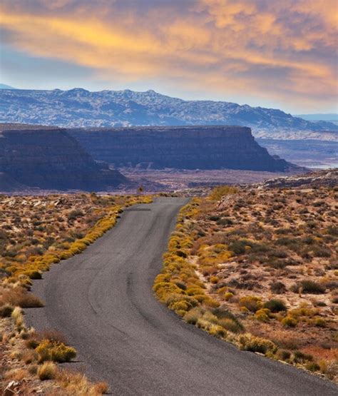 Premium Photo Road In Mountains