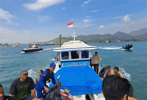 Distribusi Logistik Pemilu Ke Pulau Panjang Gunakan Kapal Motor Dan