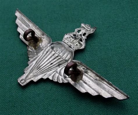 Genuine Early WW2 Parachute Regiment Voided Crown Cap Badge Cap