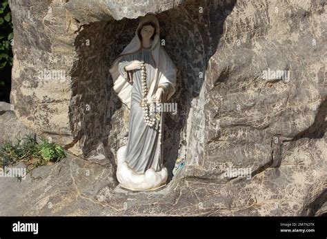 Statua Madonna - Madonna statue Stock Photo - Alamy