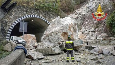 Nubifragi E Gelo In Tutta Italia Allerta Arancione In Otto Regioni