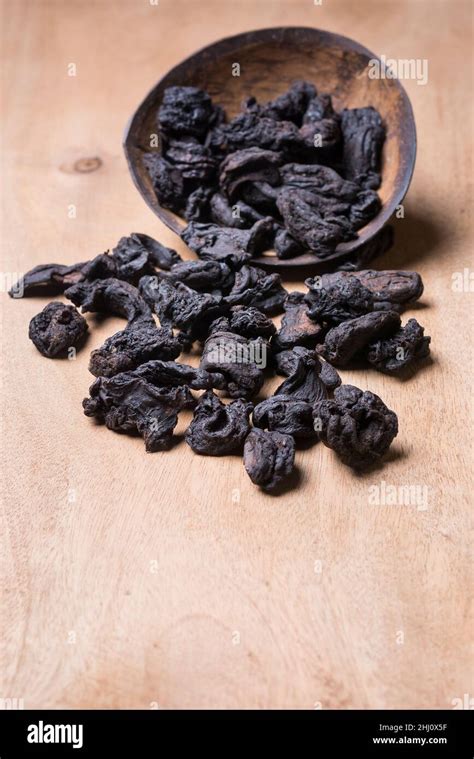 Shrivel shriveled hi-res stock photography and images - Alamy