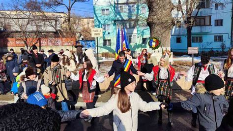 Leonard Achiriloaei Primarul Municipiului Roman Ne Am Prins N Hora