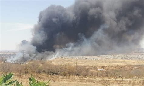 Riña entre pepenadores genera incendio en tiradero de Matatlán