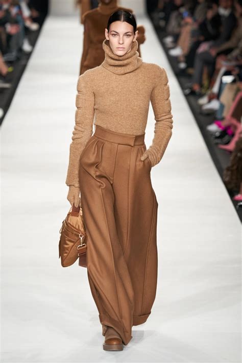 Max Mara Fall 2022 Ready To Wear Collection Vogue Fall Winter