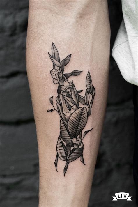 Flores Ltw Tattoo And Piercing Barcelona