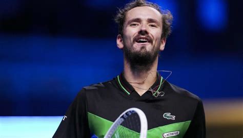 daniil medvedev smiles  jannik sinner  thought   catch