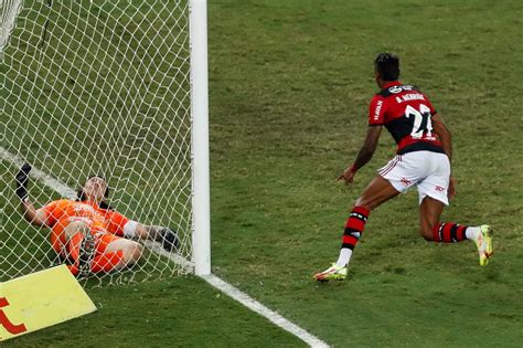 Com Gol Nos Acréscimos De Bruno Henrique Flamengo Vence Corinthians No