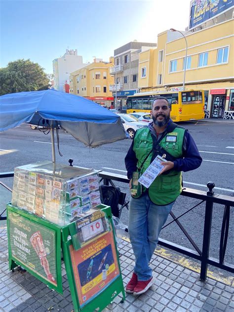 La Once Reparte Euros En El Barrio De Schamann De Las Palmas De