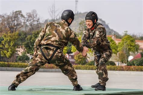 血性十足！带你走进武警擒敌术训练现场 中国军网