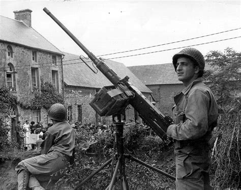 Un soldat américain avec une Browning M2HB en Normandie 1944 Soldats