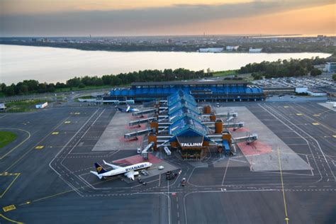 Saabumine ja lahkumine - Airport