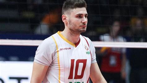 Milli Voleybolcular Burak Mert Ve Do Ukan Ulu Dan Ihtiya Sahiplerine