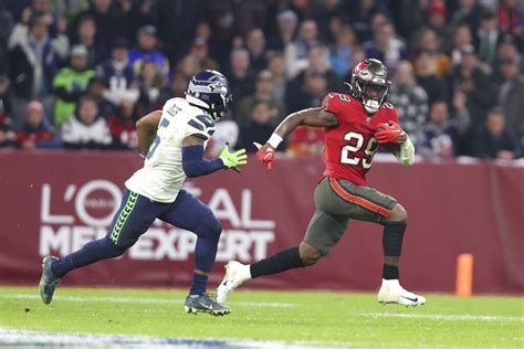 Bucs Outlast Seahawks 21 16 Espn 981 Fm 850 Am Wruf