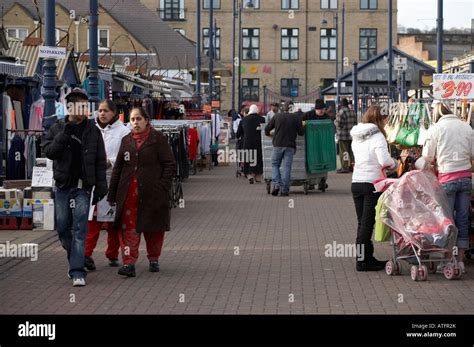 SHOPPERS IN DEWSBURY MARKET Stock Photo, Royalty Free Image: 16305546 ...