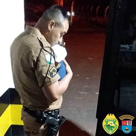 Beb Engasgado Salvo Por Policiais Militares Em Posto Rodovi Rio De