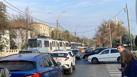 Linia 5 de tramvai blocată pe Barbu Văcărescu din cauza unui accident