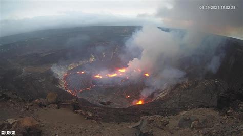 Hawaii S Kilauea Volcano Erupts Lava Fountains Form In Park Ap News