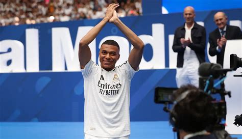 Momen Kylian Mbappe Resmi Diperkenalkan Real Madrid Foto