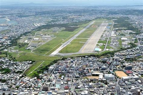 空から見た普天間飛行場