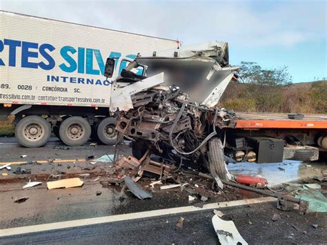 Motorista De Caminhão Guincho Morre Em Acidente Na Br 116 A Tarde