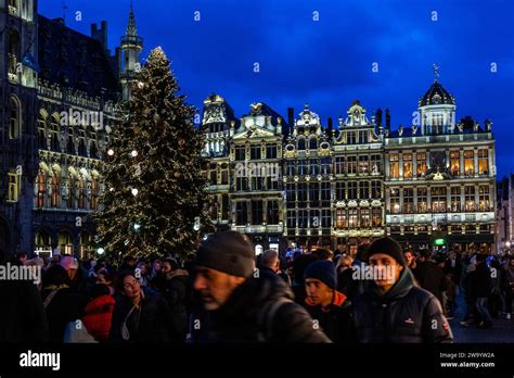 Bruxelles Belgio 30 Dicembre 2023 La Grande Folla Assiste Allo