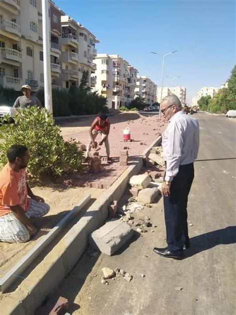 رئيس مدينة الغردقة يتفقد أعمال التطوير وإصلاح أعمدة الطاقة الشمسية