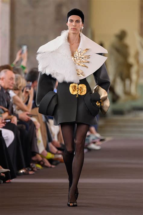 Schiaparelli Kicks Off Paris Couture Week With A Breathtaking