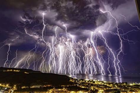 Incredible Time-Lapse Photo Captures Hour-Long Lightning Storm in One ...