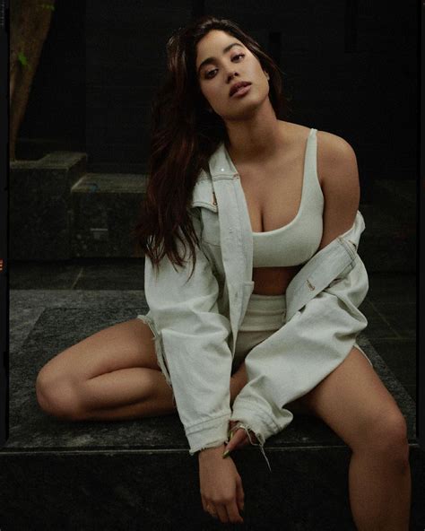 Janhvi Kapoor Sets Temperatures Soaring With Sultry Photoshoot Check Out Her Sexy Pictures News18