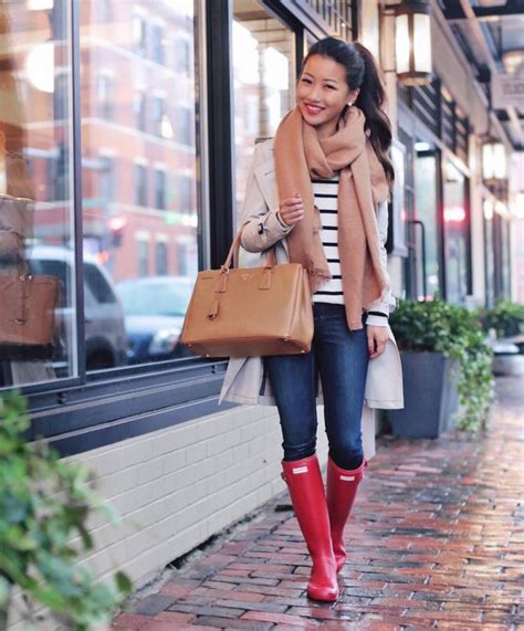 Looks Con Botas De Lluvia Que Resaltan Tus Outfits Mujer Saludable