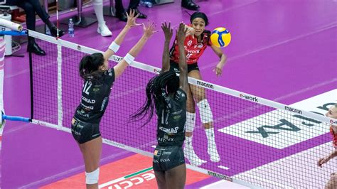 Volley A Femminile La Bartoccini Fortinfissi Perugia Crolla A Busto