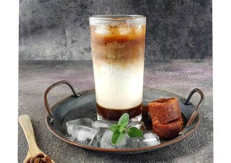 Resep Es kopi susu gula aren oleh Widynaura - Cookpad