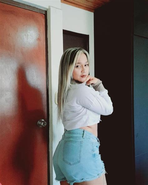 Blonde Bigass Cam Model Profile Stripchat