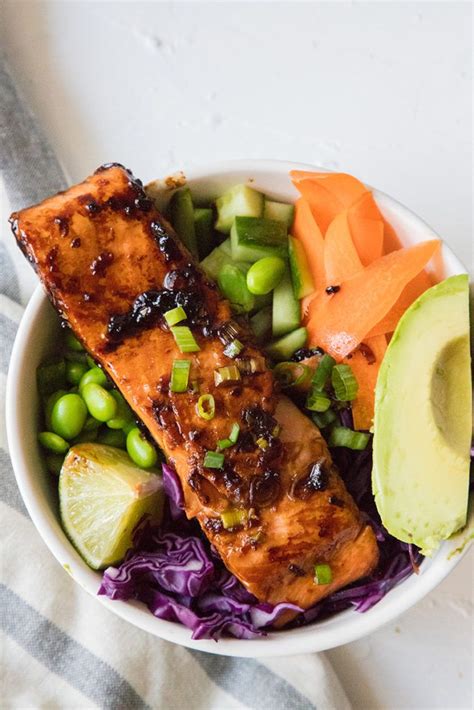 This Spicy Salmon Poke Bowl Is A Quick 20 Minute Meal That S An Easy Healthy Dinner A Spicy