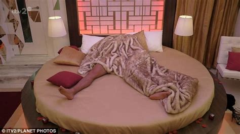 Love Island S Zara Holland Questions Why Her Title Was Revoked Over Sex Daily Mail Online