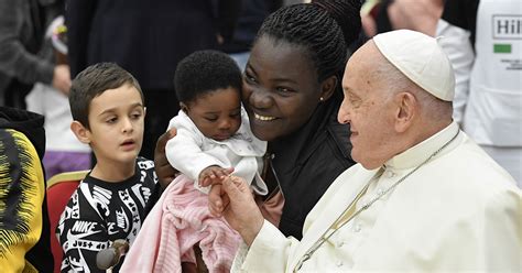 Nunca Afastes De Algum Pobre O Teu Olhar Papa Francisco Celebrou O