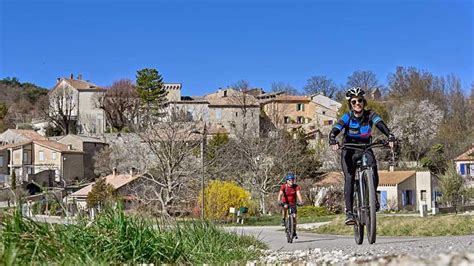 Découverte du Luberon à vélo Provence Alpes Côte d Azur Tourisme