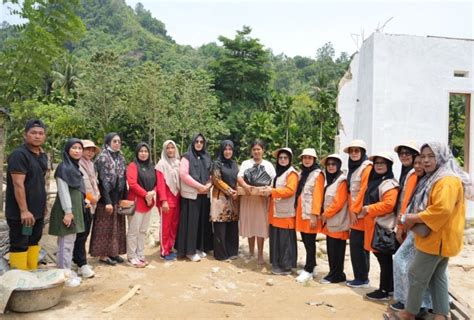 Tinjau Titik Lokasi Banjir Bandang Pessel Ketua Dan Pengurus DWP