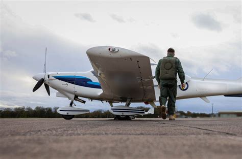 First Batch Of Ukrainian Pilots Complete Uk Basic Training