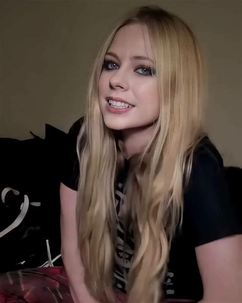 Avril Lavigne Wifey Long Hair Styles Icon Beauty Singers Long