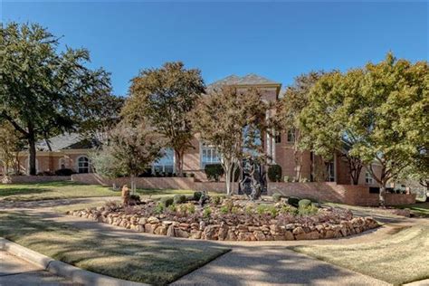 Spectacular Five Bedroom Estate In The Center Of Arlington Texas