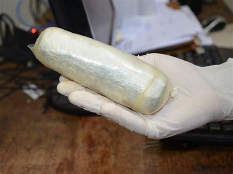 G Mulher Tenta Entrar Em Pres Dio Maconha Escondida Na Vagina